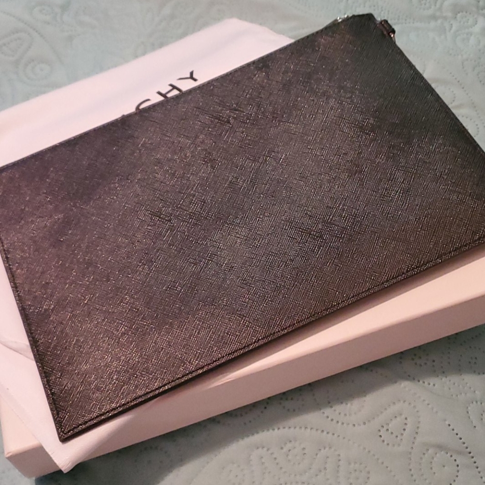 Givenchy Pouch Bag - Picture 2 of 6